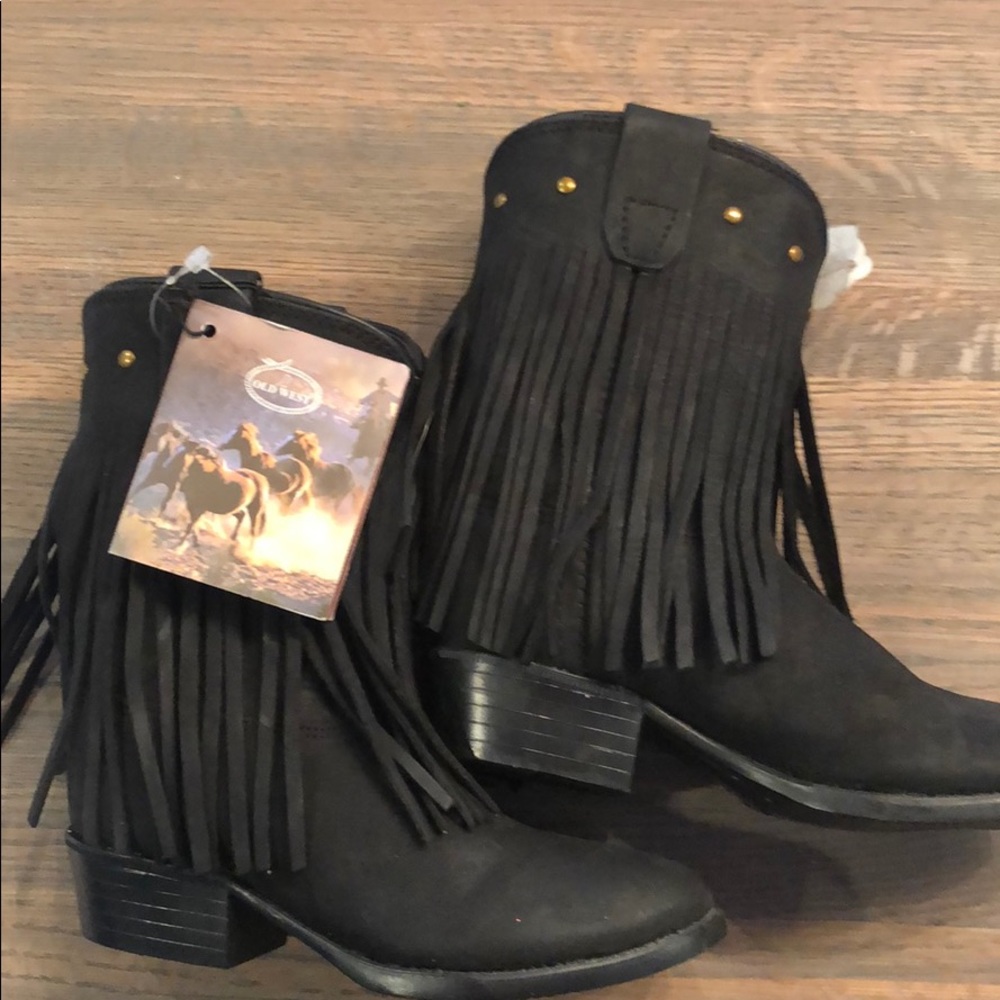 Old west cowboy boots with fringe!
